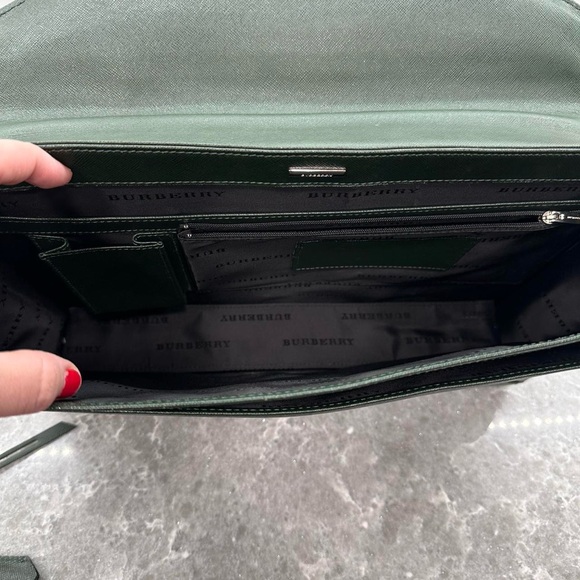Burberry Elegant Green Leather Briefcase - Picture 7 of 9